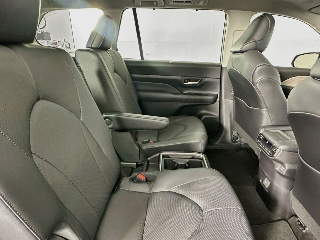 Used 2026  Toyota Limited image 27