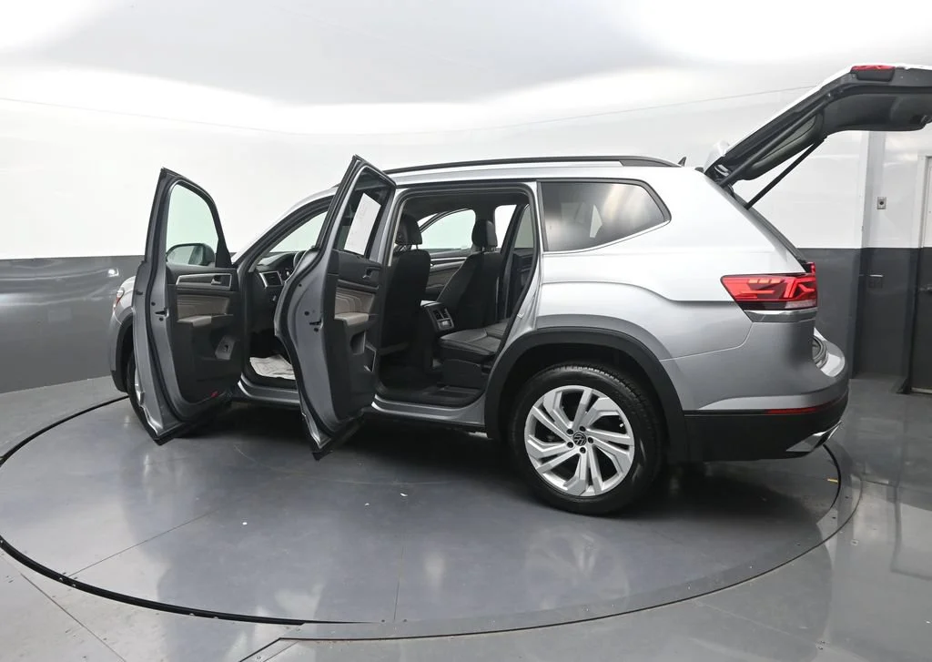 Used 2023 Silver Volkswagen 2.0T SE w/Technology image 33