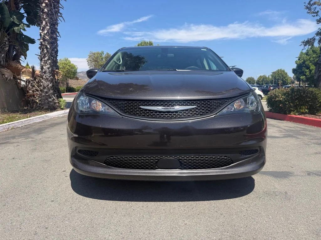 Used 2022 Gray Chrysler LX image 3