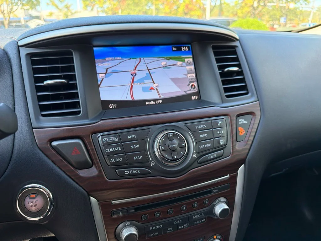 Used 2020 Gray Nissan Platinum image 19
