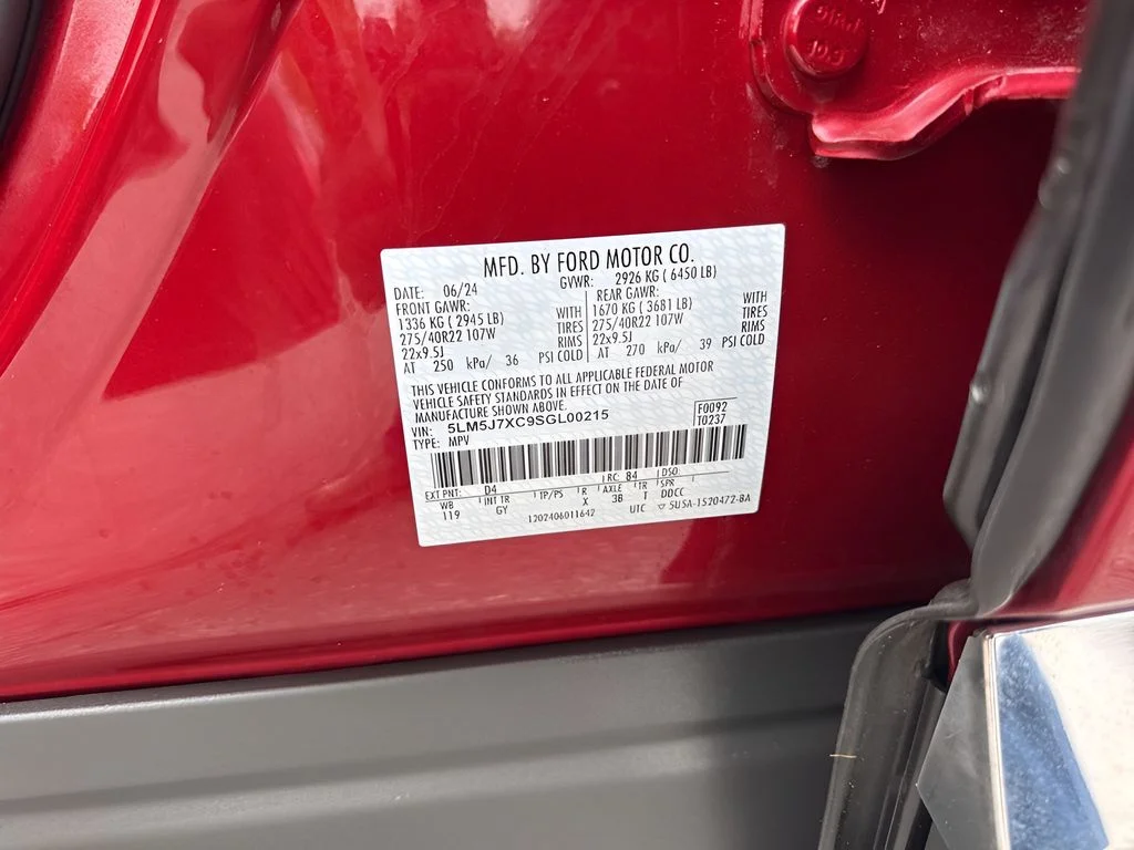 Used 2025 Red Lincoln Reserve image 37