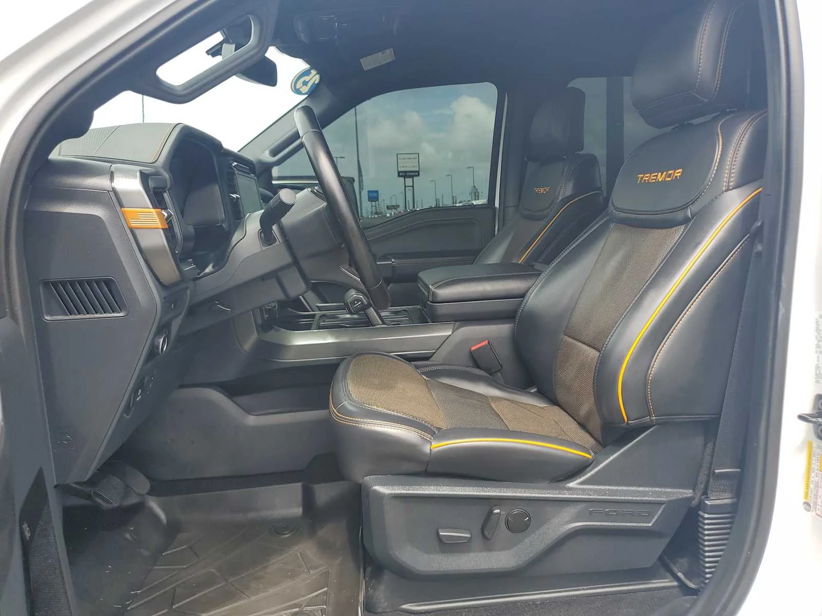 Used 2025 Space White Metallic Whi Ford Tremor image 13