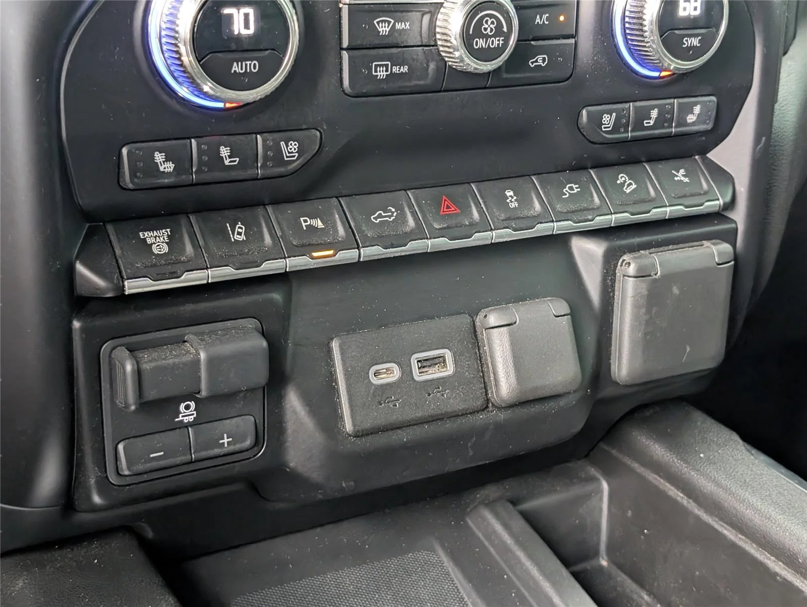 Used 2023 White Frost Tricoat GMC Denali image 21