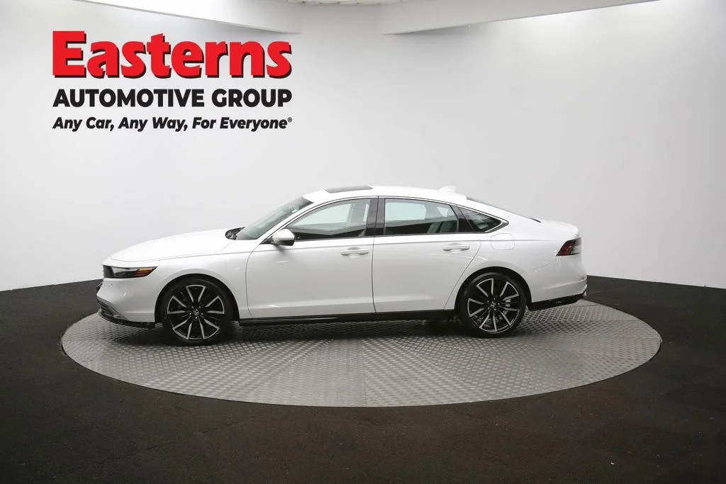 Used 2024 White Honda Touring image 57