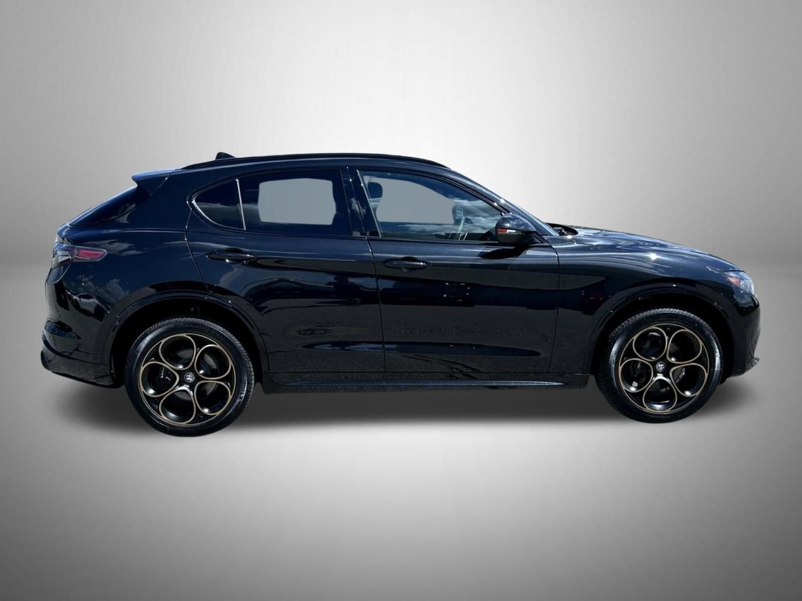 2025 Alfa Romeo Stelvio Sprint Base photo 4