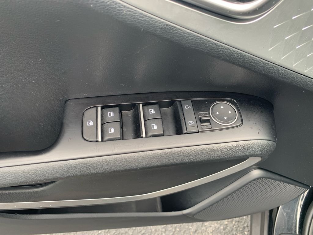 Used 2024 Black Kia LX image 12