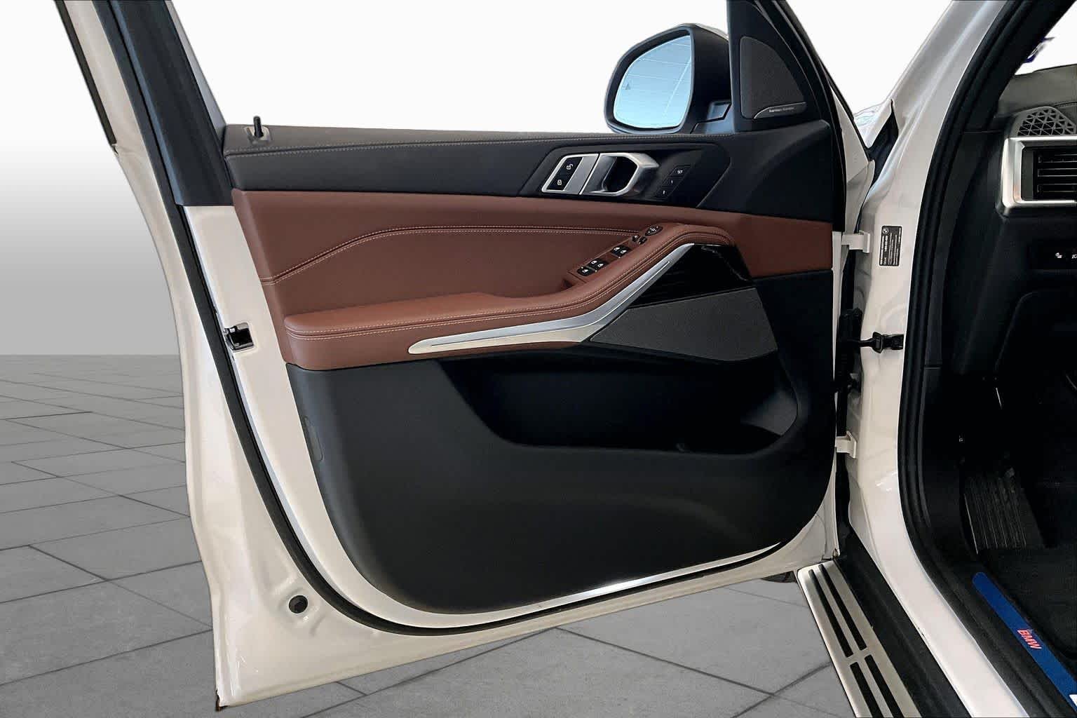 Used 2025 Mineral White Metallic BMW sDrive40i image 20