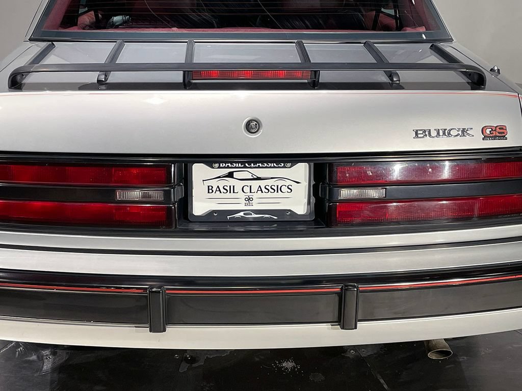Used 1991  Buick Custom image 11