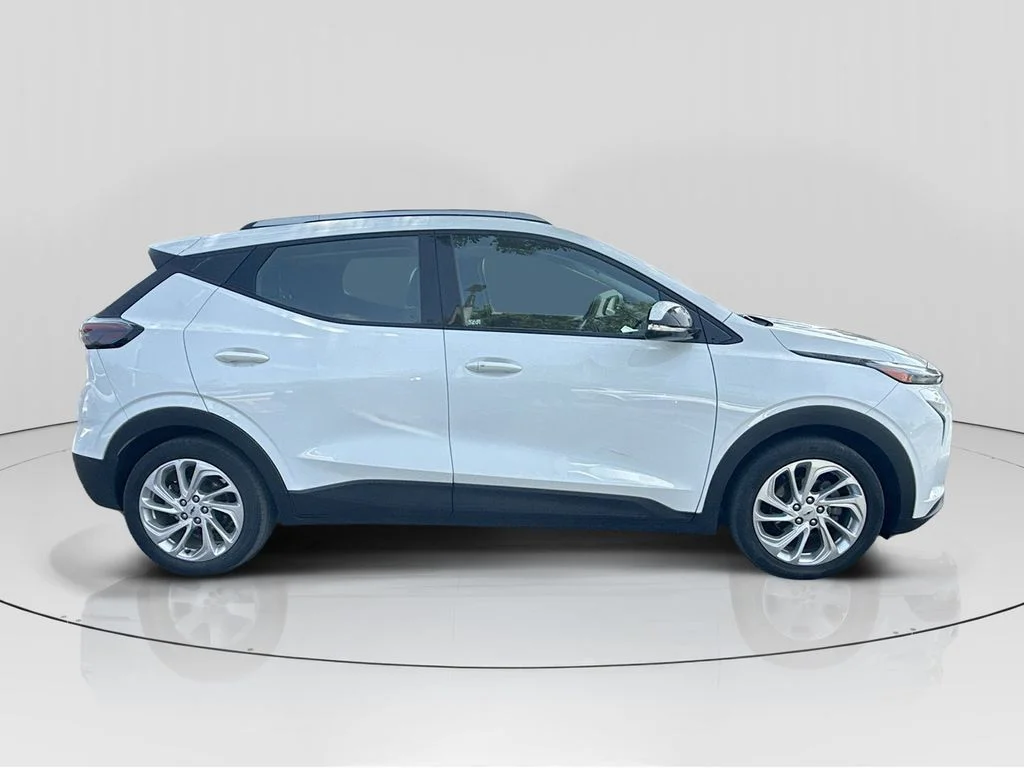 Used 2022 White Chevrolet LT image 8