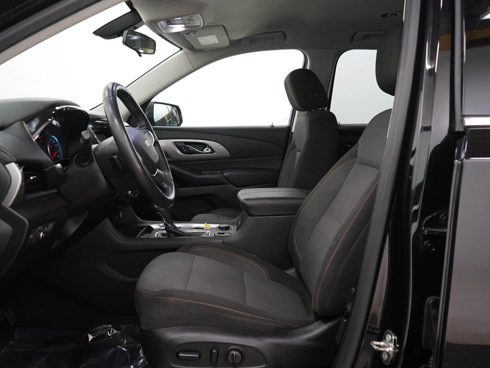 Used 2018 Mosaic Black Metallic Chevrolet Cloth w/1LT image 23