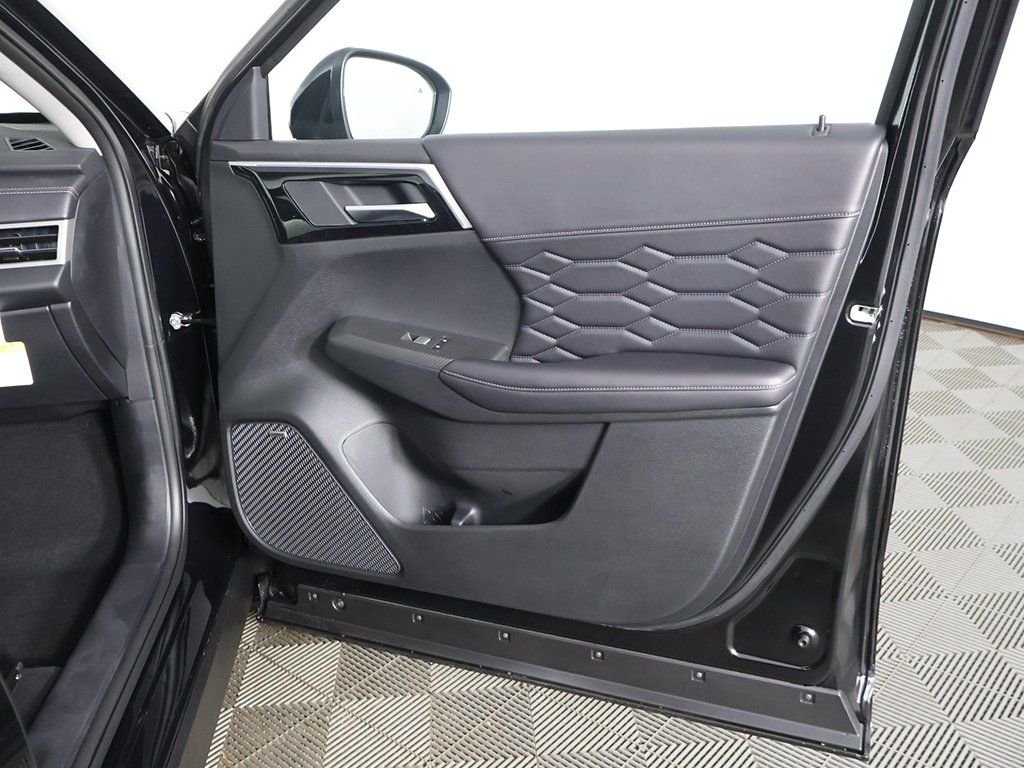 2025 Mitsubishi Outlander SEL - Photo 28