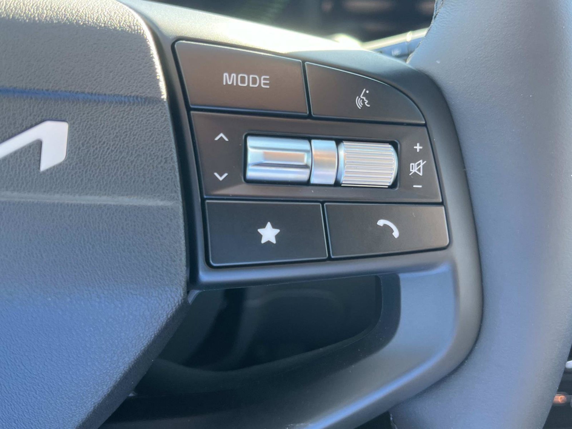 New 2027 Snow White Pearl Kia S image 24