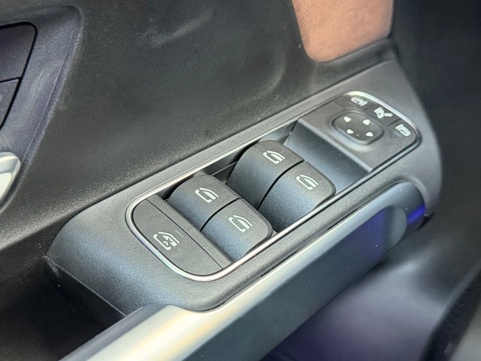New 2026 Polar White Mercedes-Benz GLB 250 image 22