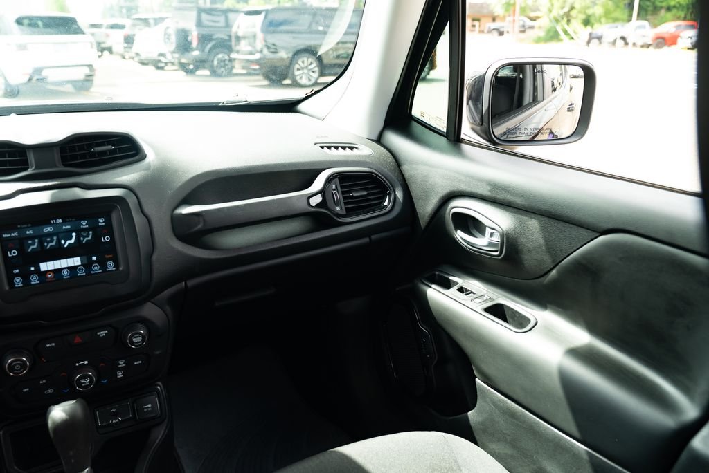 Used 2019 Black Clearcoat Jeep Latitude image 10