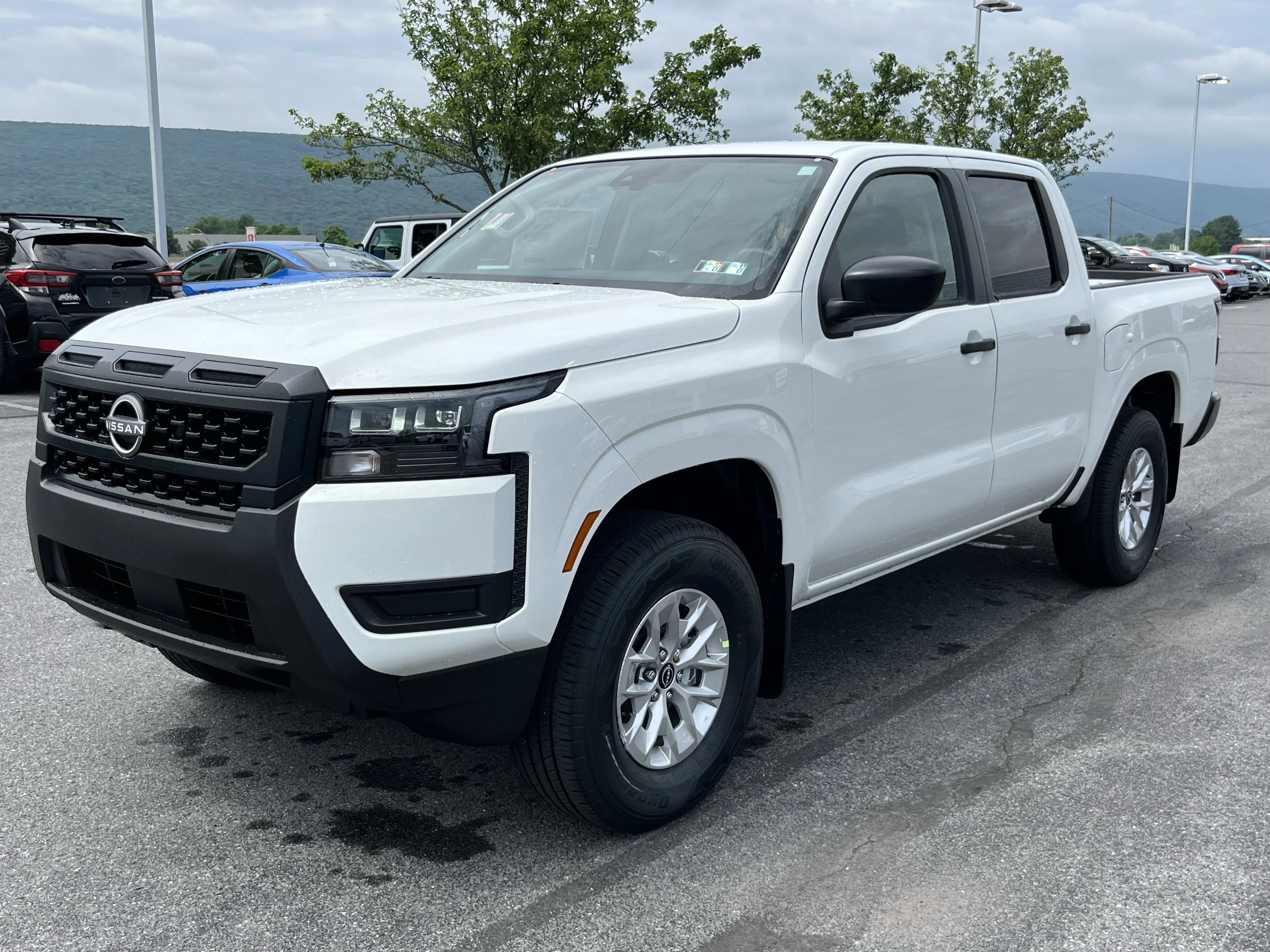 New 2026 Glacier White Nissan Crew Cab S image 10