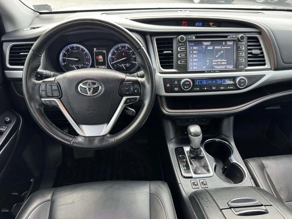 Used 2019 Gray Toyota XLE image 17