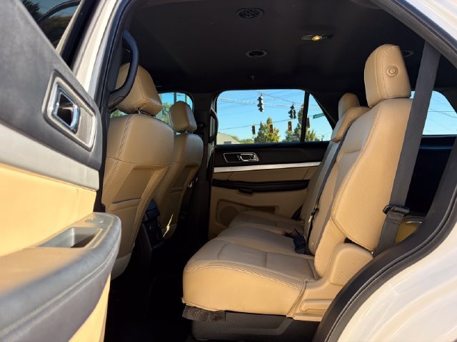 Used 2016 White Platinum Clearcoat Metallic Ford XLT image 29
