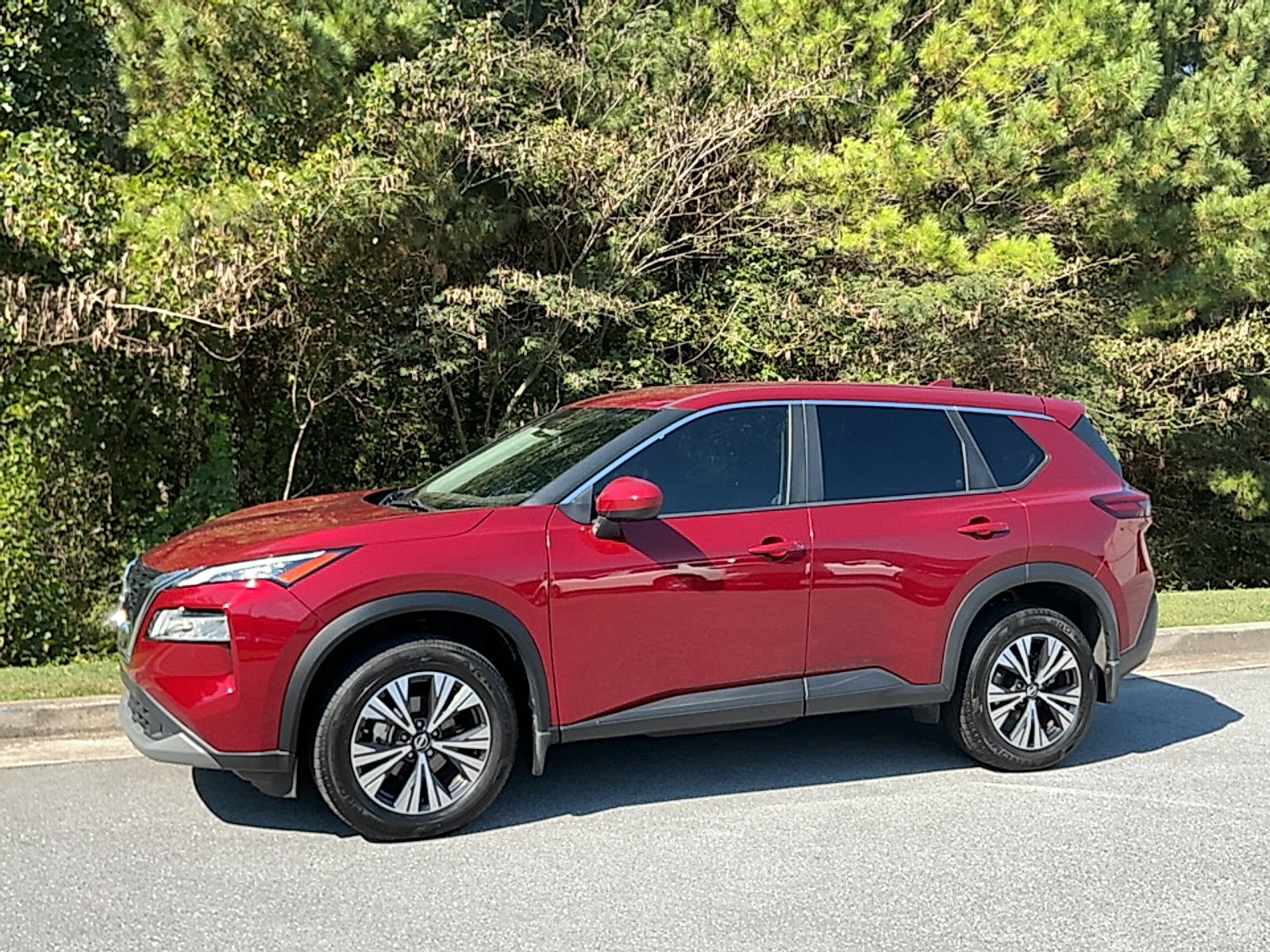 Used 2023  Nissan SV FWD image 4