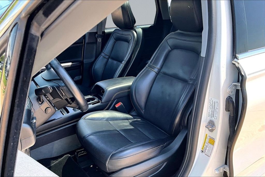 Used 2020 White Lincoln Reserve image 23