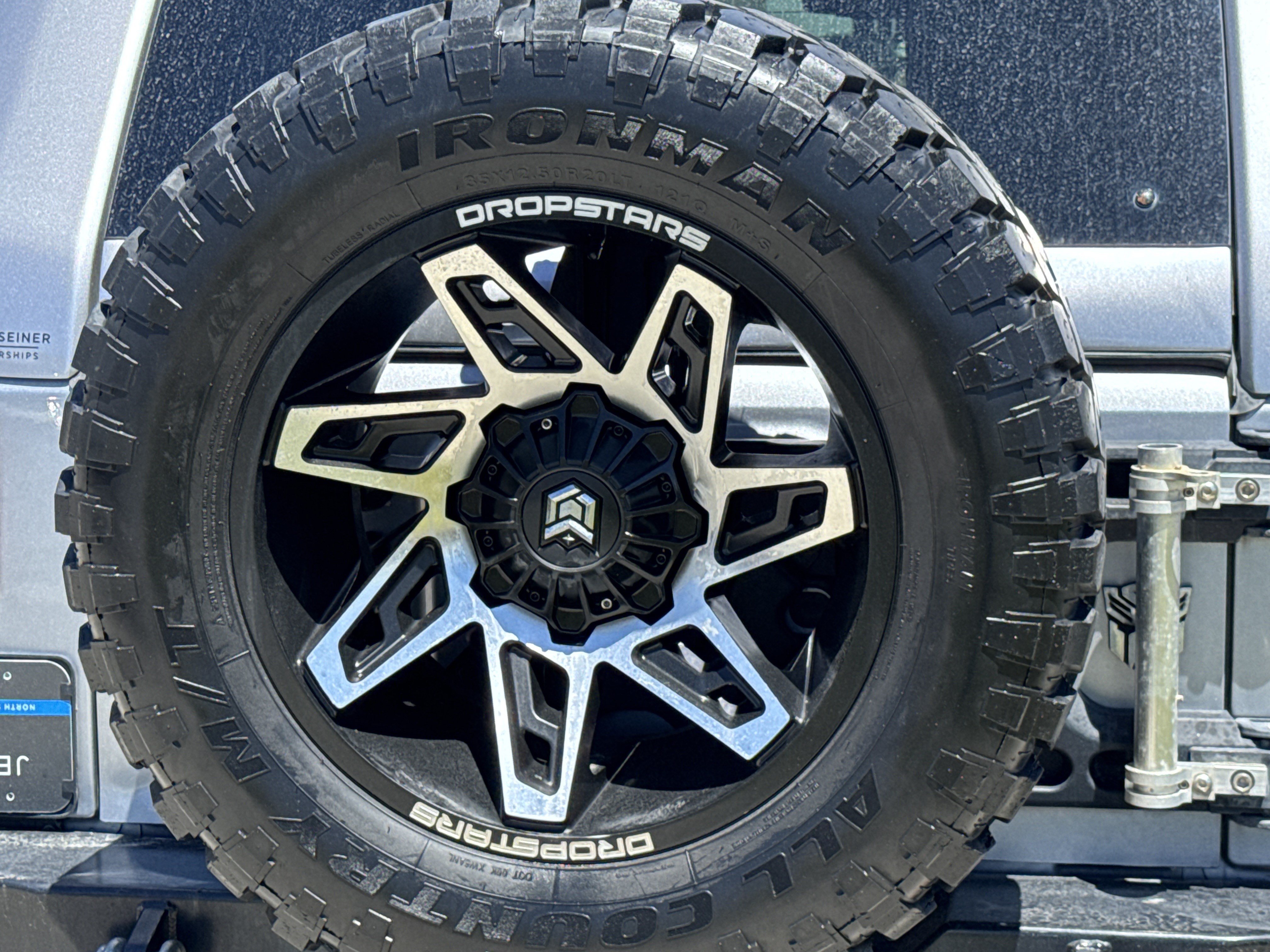 Used 2018 Silver Jeep Rubicon 4x4 image 13
