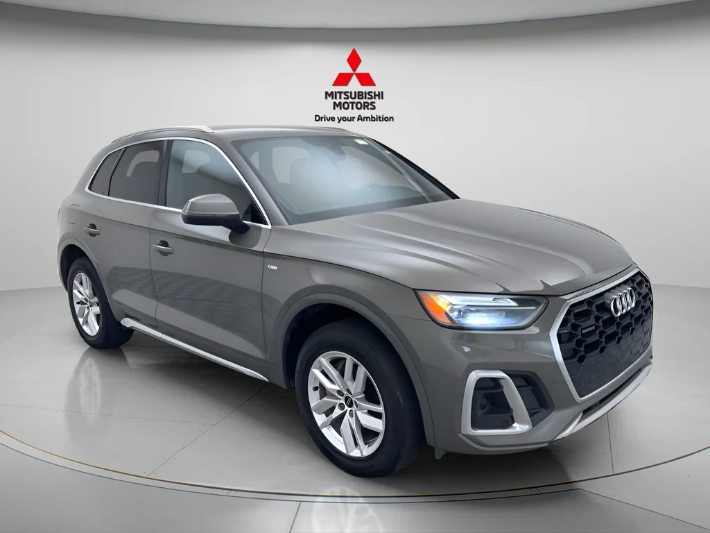 Used 2023 District Green Metallic Audi 45 S line Premium image 3