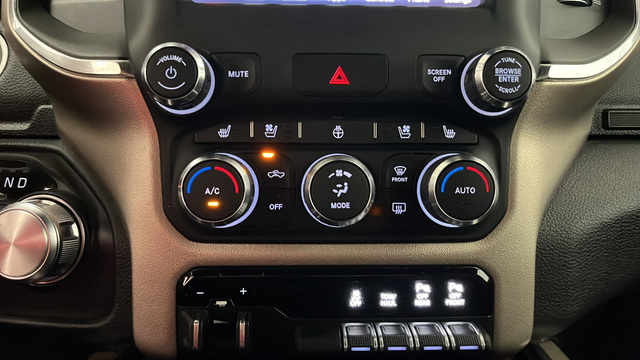 Used 2019 Diamond Black Crystal Pearlcoat Ram Laramie image 17