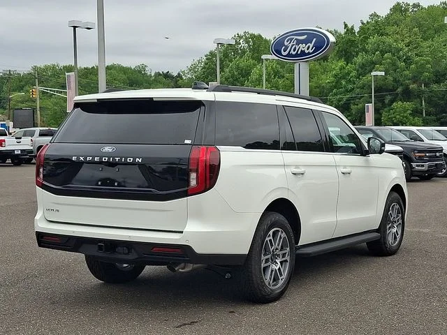 New 2026 Star White Metallic Tri-Coat Ford Active image 4