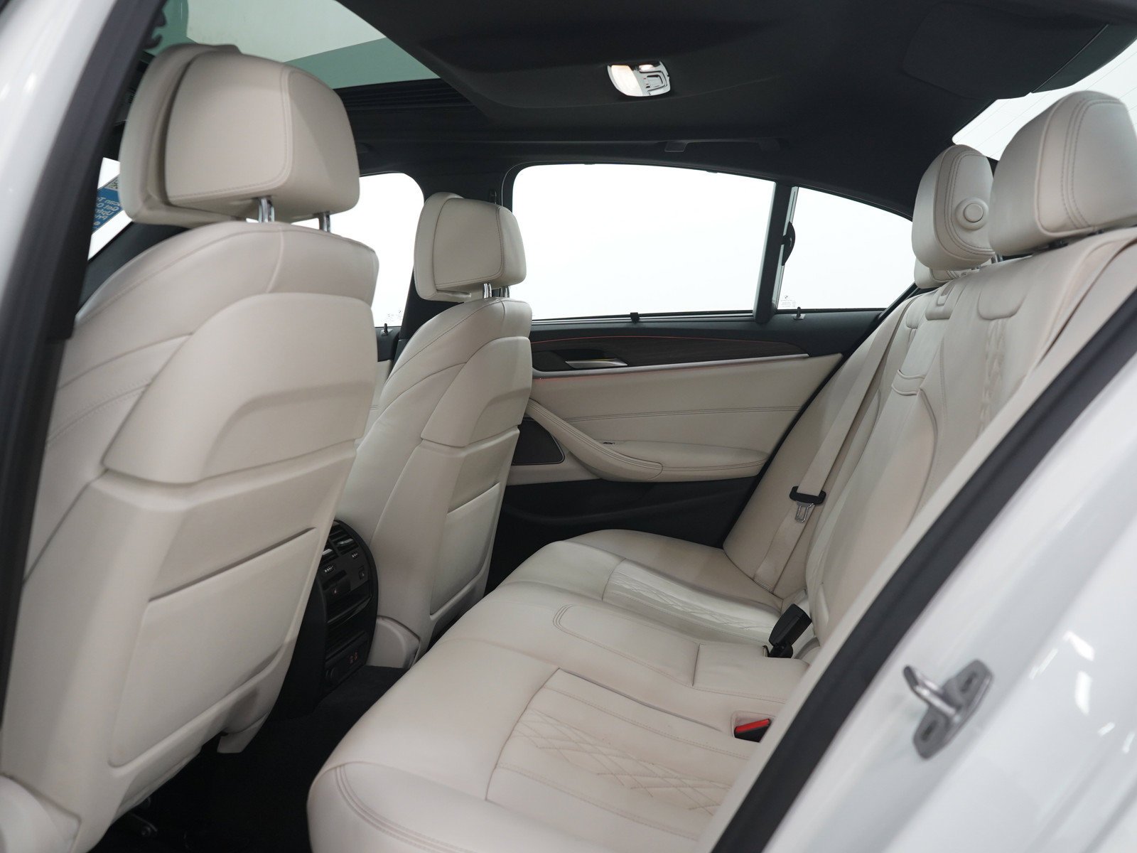 Used 2021 Alpine White BMW 540i xDrive image 13