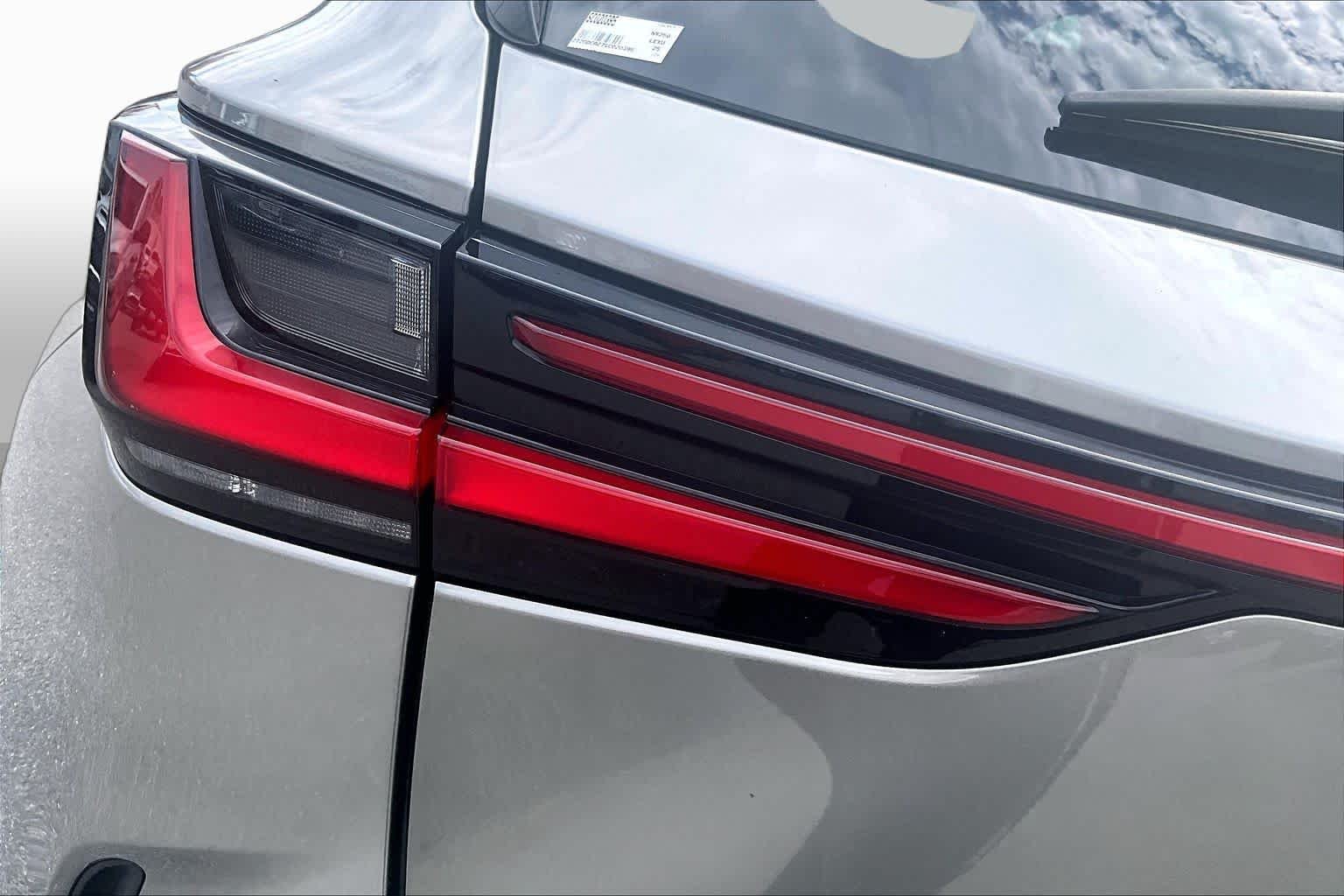 Used 2025 Atomic Silver Lexus Premium image 28