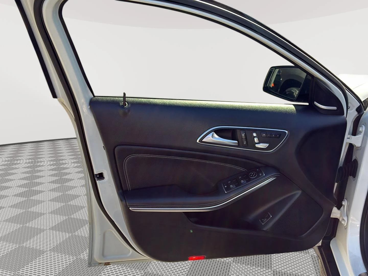 Used 2019 Polar White Mercedes-Benz GLA 250 image 28