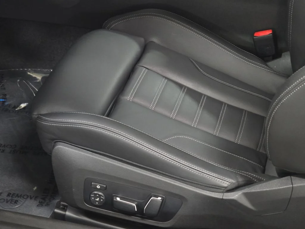 Used 2025 Brooklyn Grey Metallic BMW  image 27