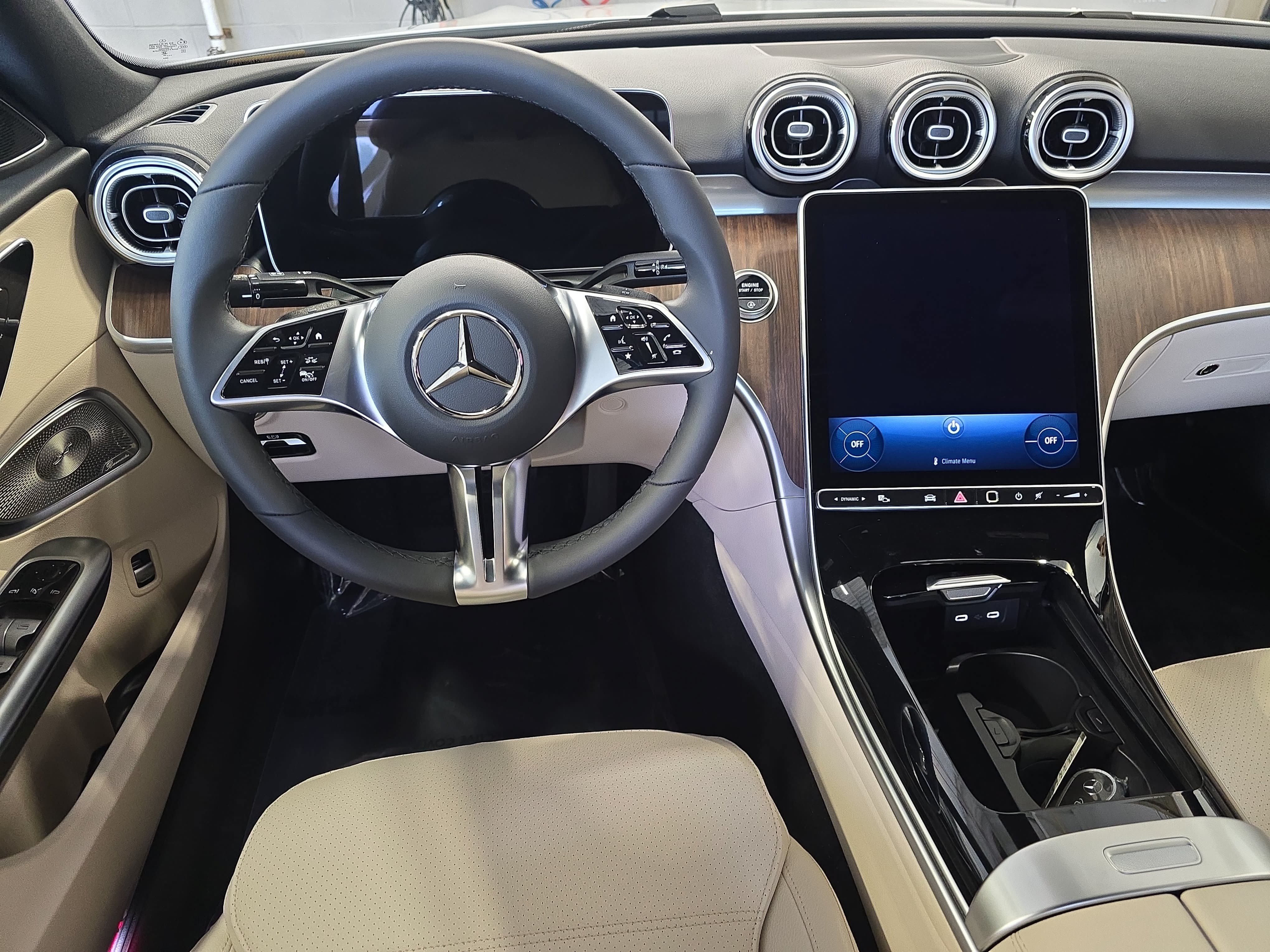 New 2026 MANUFAKTUR Moonlight White Metallic Mercedes-Benz C300 image 17