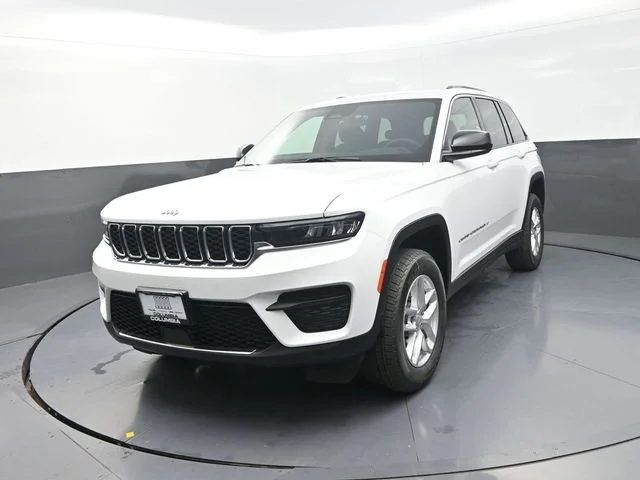 Used 2026 White Jeep Laredo X image 5