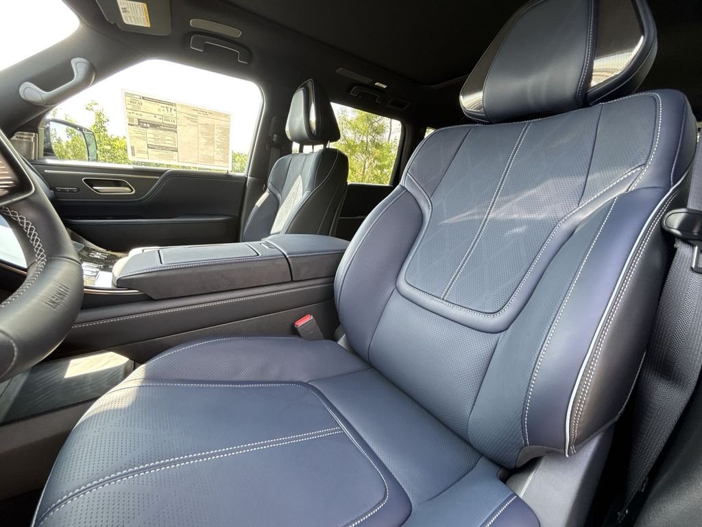 New 2027 RADIANT WHITE INFINITI Sport 4WD image 13