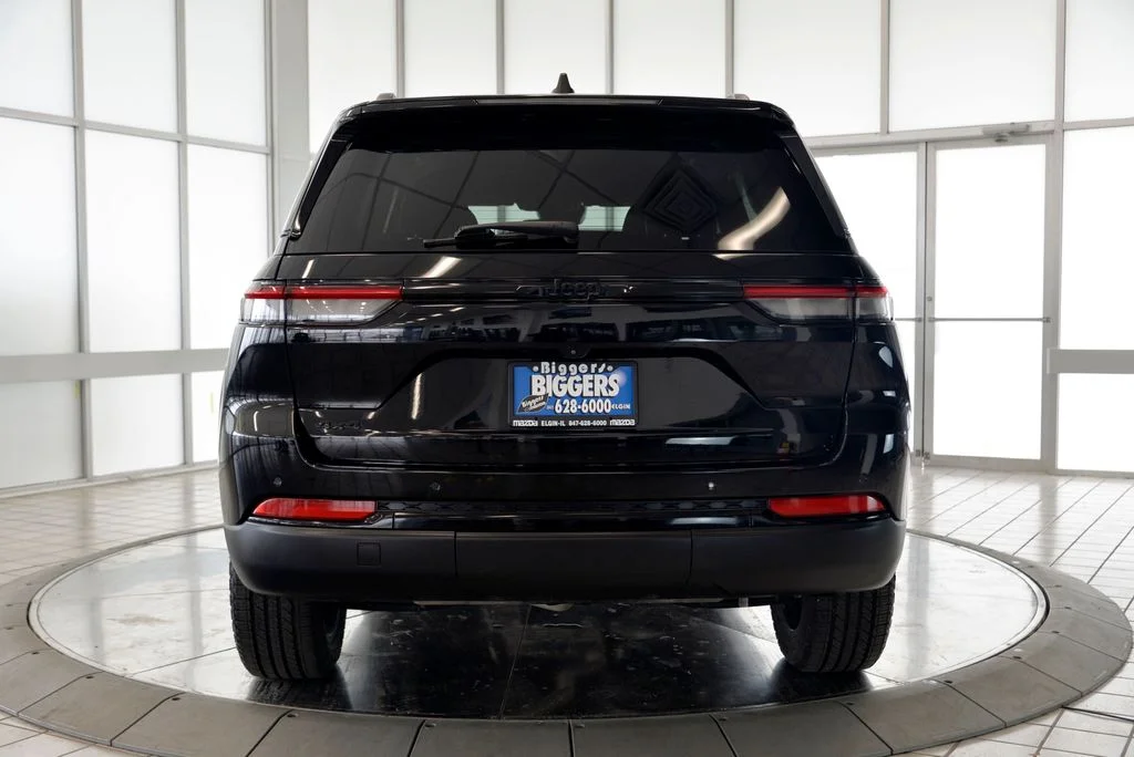 Used 2023 Black Jeep Altitude X image 7