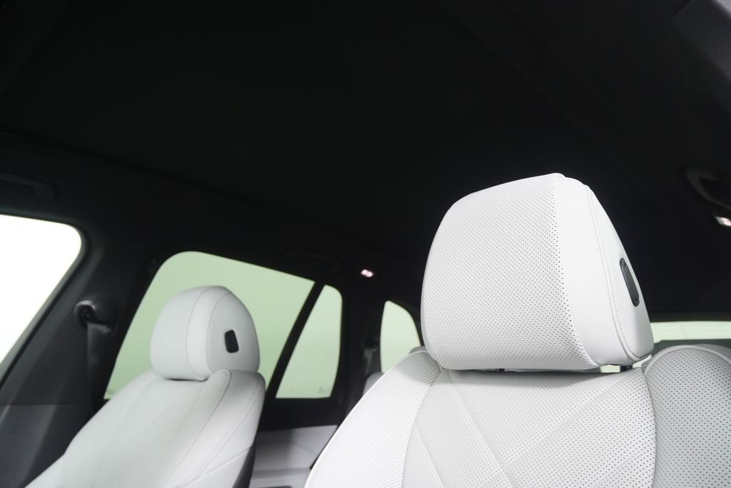 Used 2026 Alpine White BMW xDrive40i image 12