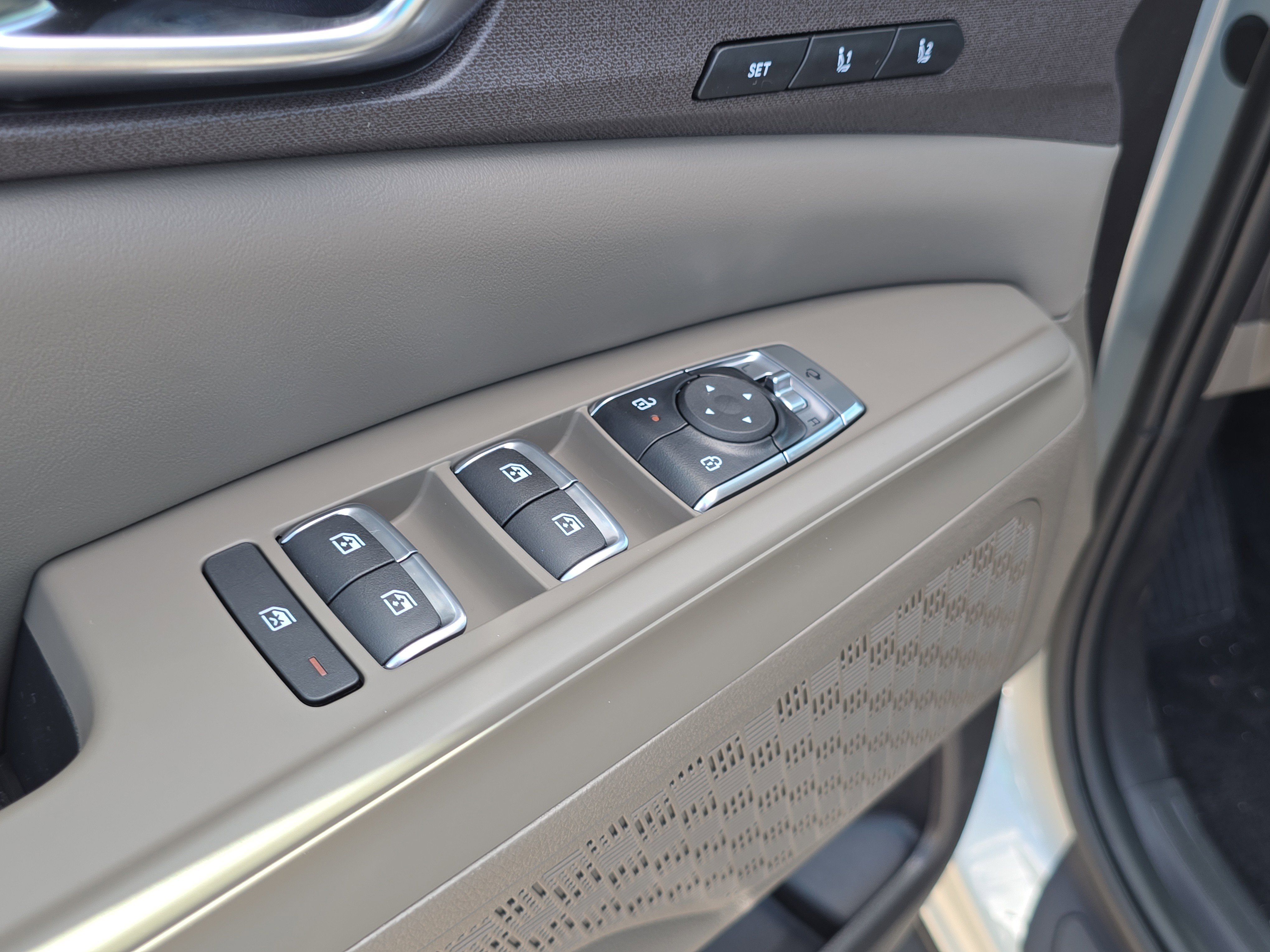 New 2026 Ivory Silver Kia EX image 21