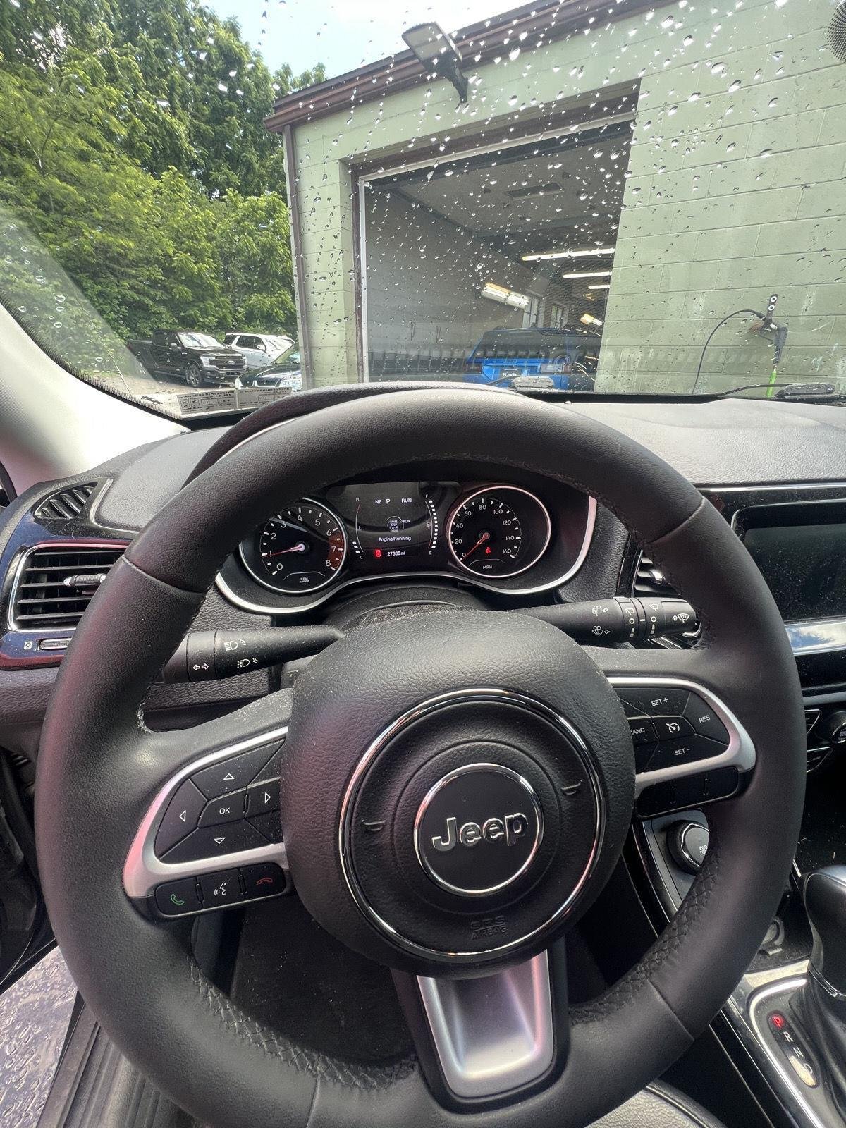 Used 2021 GRANITE CRYSTAL JEEP ALTITUDE image 9