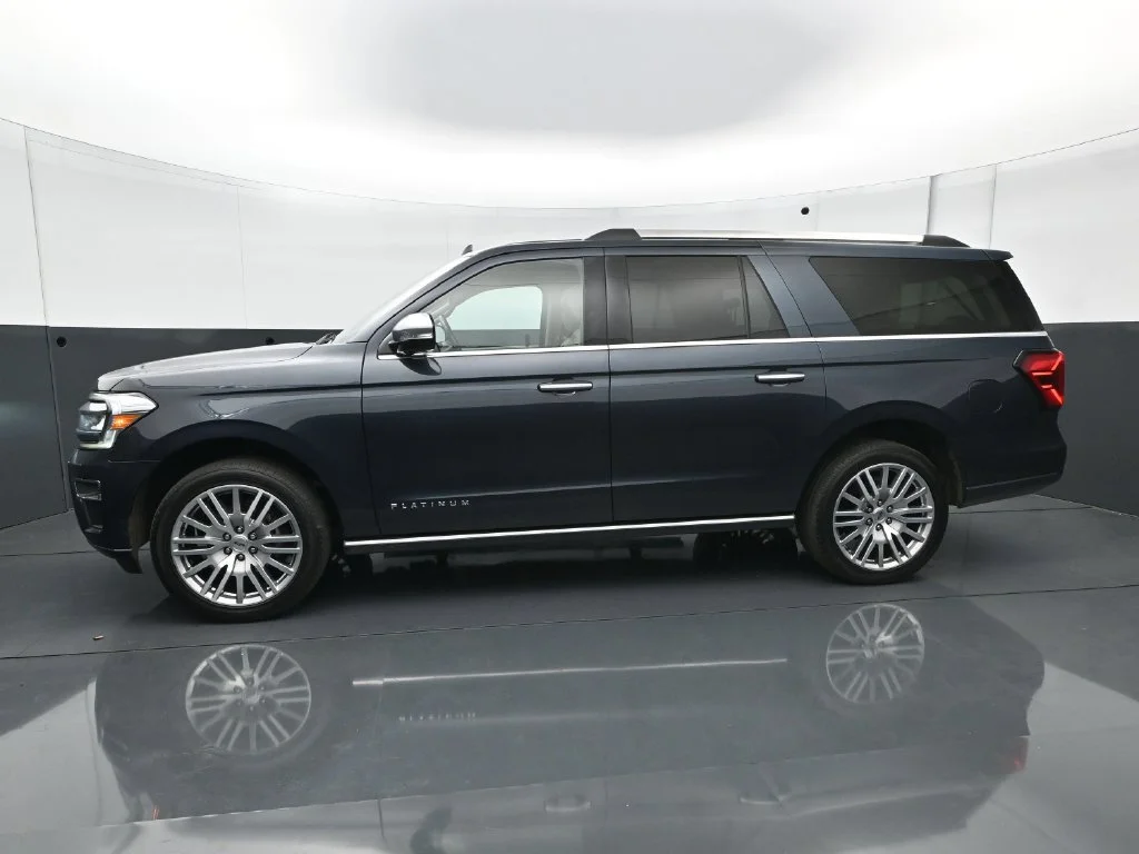 Used 2024  Ford Platinum image 3