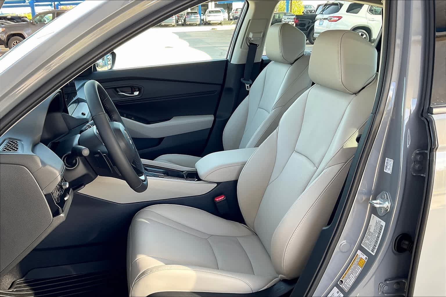 Used 2025 Urban Gray Pearl Honda EX-L image 9