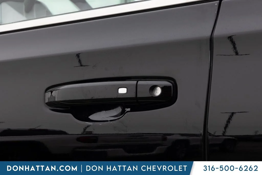 Used 2022 Black GMC SLE image 28