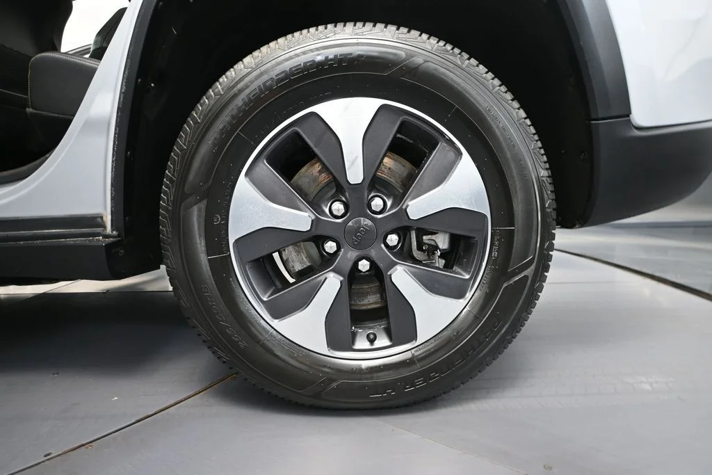 Used 2024 Silver Jeep 4xe image 13
