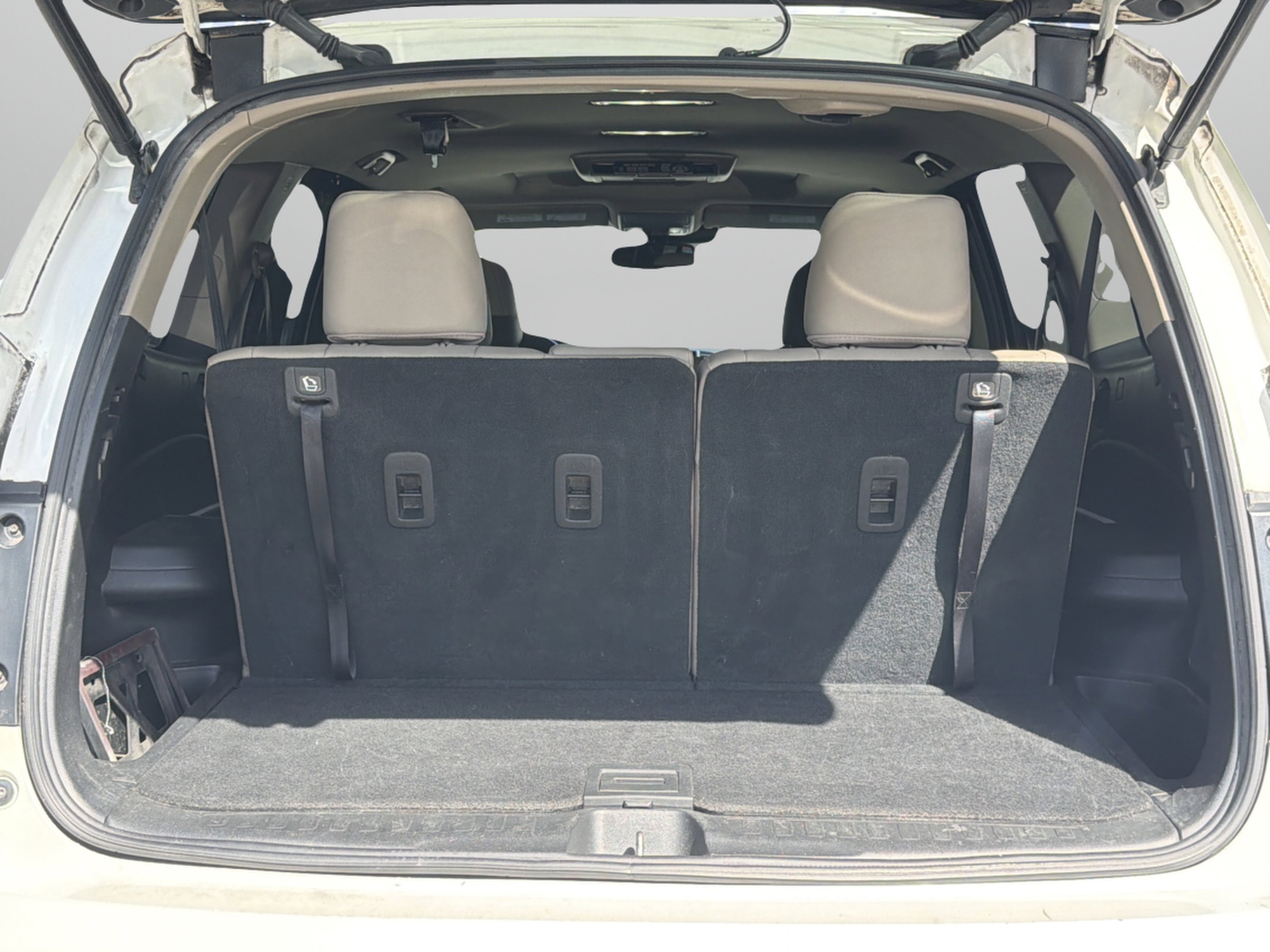 Used 2016 White Diamond Pearl Honda Touring image 27