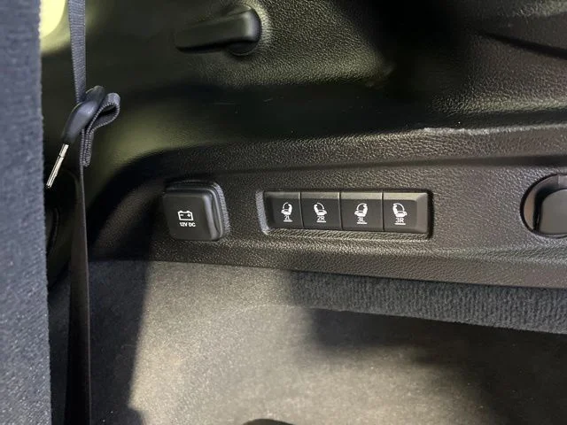 Used 2023 Red Jeep Overland image 15