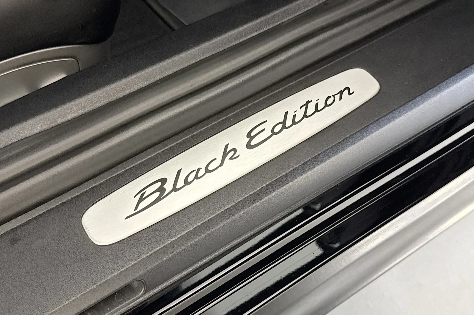 Used 2016 Black Porsche  image 8