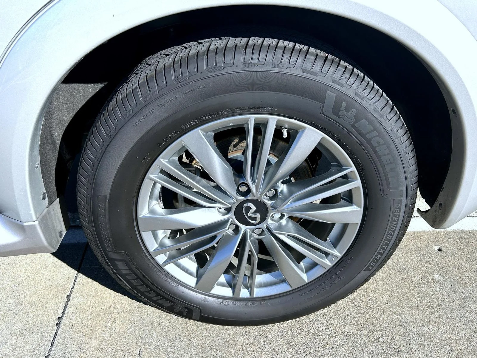 Used 2021 Silver INFINITI LUXE image 24