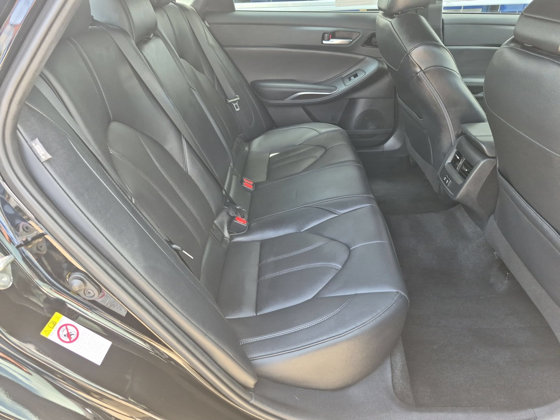 Used 2019 Midnight Black Metallic Toyota XLE image 28