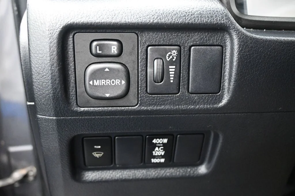 Used 2014 Gray Toyota SR5 image 11
