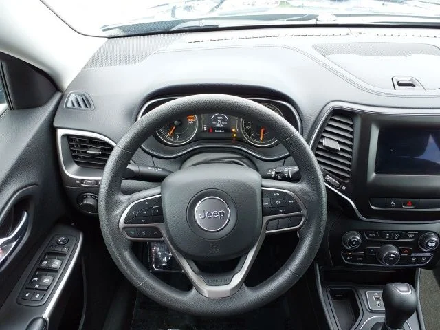 Used 2020 Blue Jeep Latitude image 7