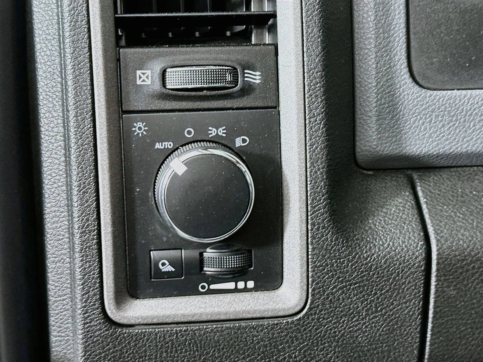 Used 2019 True Blue Pearlcoat Ram Tradesman image 10